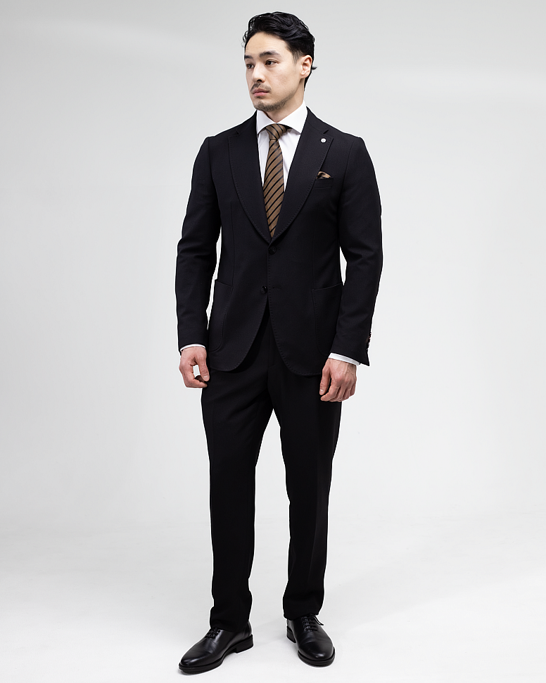 Мужской черный костюм