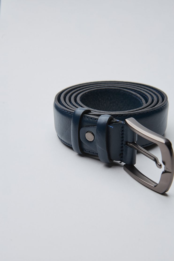 Мужской ремень синий классический с строчкой